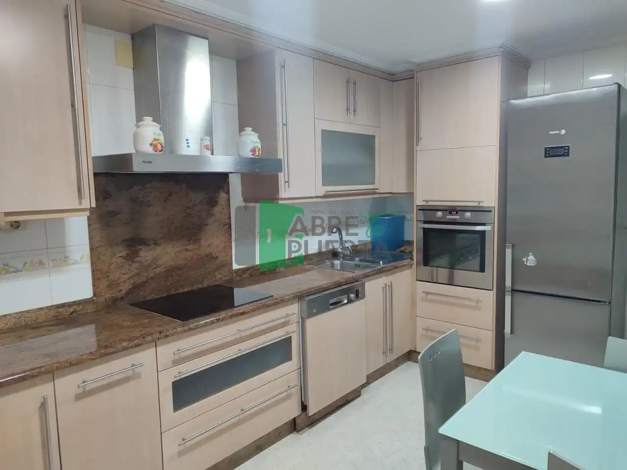 Cocina de Piso de alquiler en Ourense Capital  con Calefacción, Parquet y Trastero