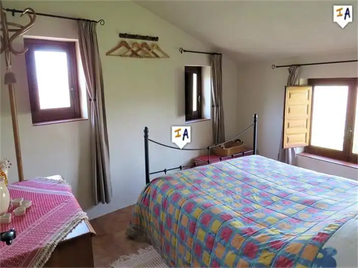 Finca rústica en venda a Huelma
