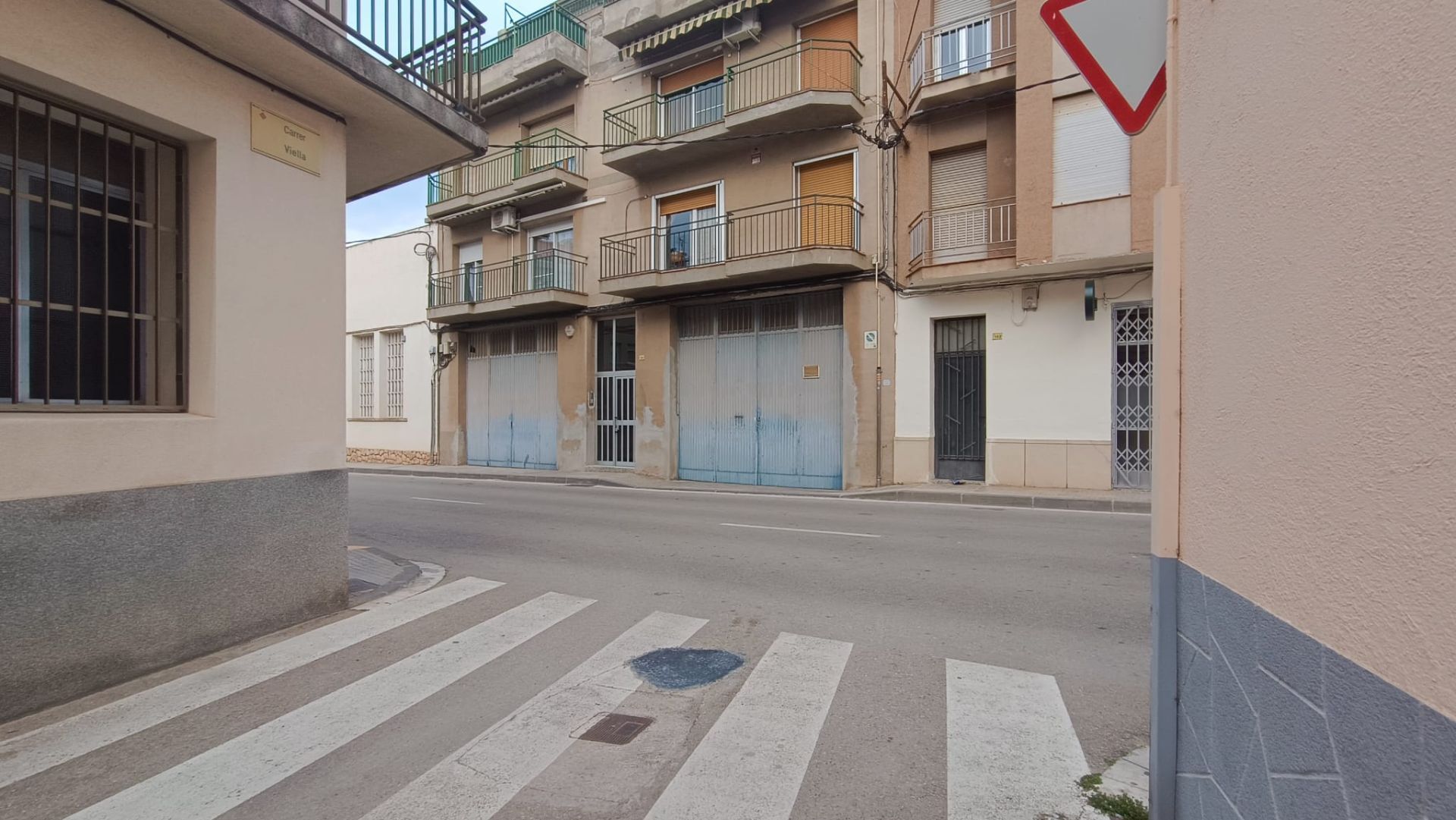 Vista exterior de Nau industrial en venda en Tortosa