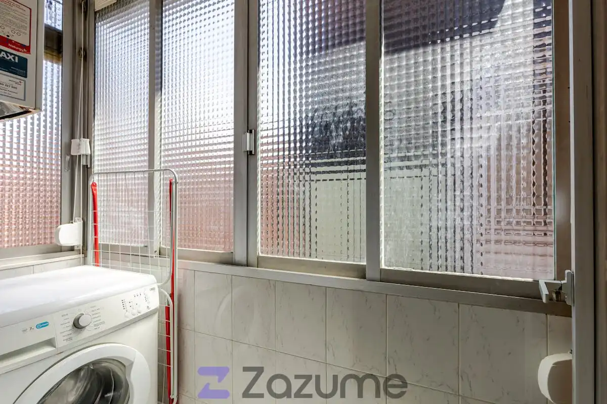 Badezimmer von Dachboden zur Miete in Madrid mit Klimaanlage, Heizung und Parkett