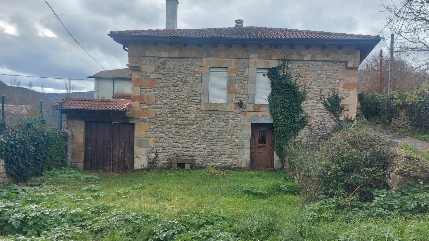 Exterior view of House or chalet for sale in Merindad de Valdeporres  with Heating and Private garden