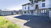 Exterior view of House or chalet for sale in Santa Cruz de Bezana  with Air Conditioner, Heating and Private garden