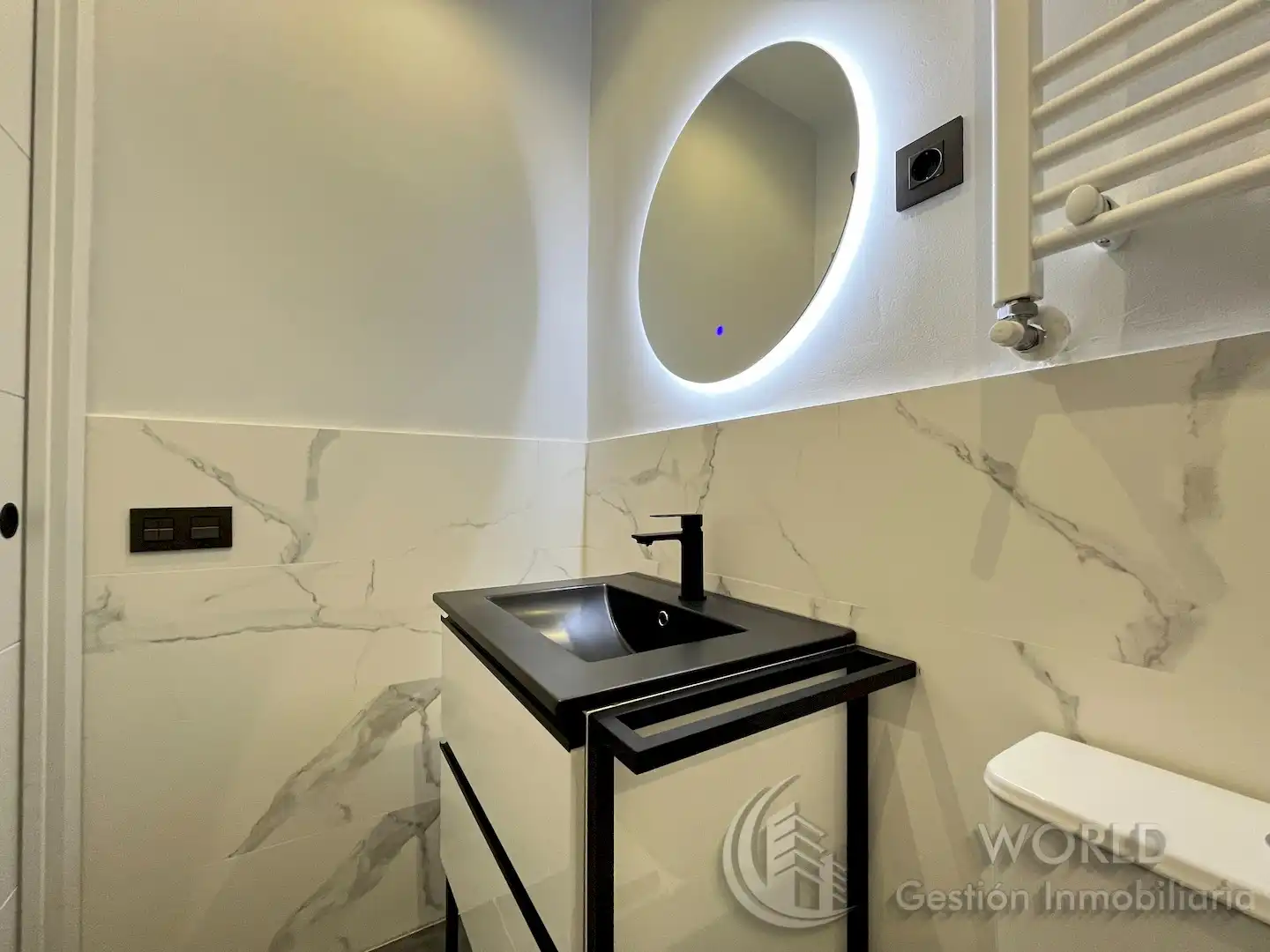 Badezimmer von Wohnung zum Verkauf in Madrid mit Klimaanlage, Heizung und Möbliert