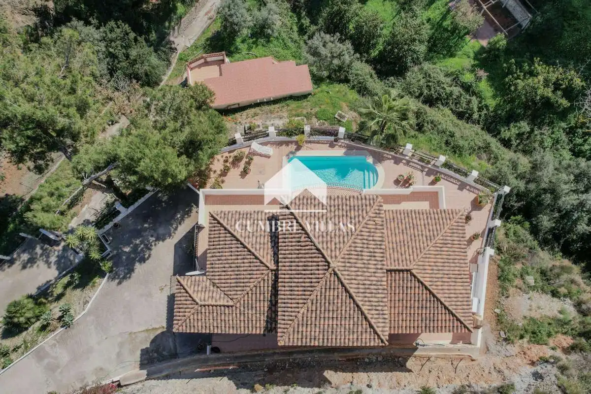 Vista exterior de Casa o xalet en venda en Almuñécar amb Calefacció, Jardí privat i Terrassa