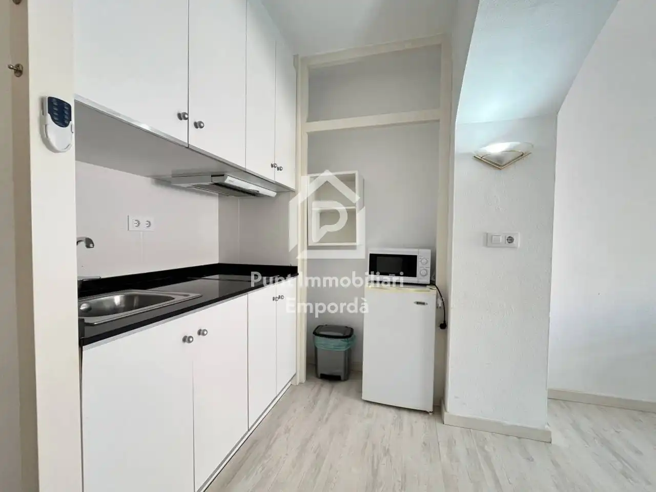 Kitchen of Study for sale in Roses  with Air Conditioner, Parquet flooring and Terrace