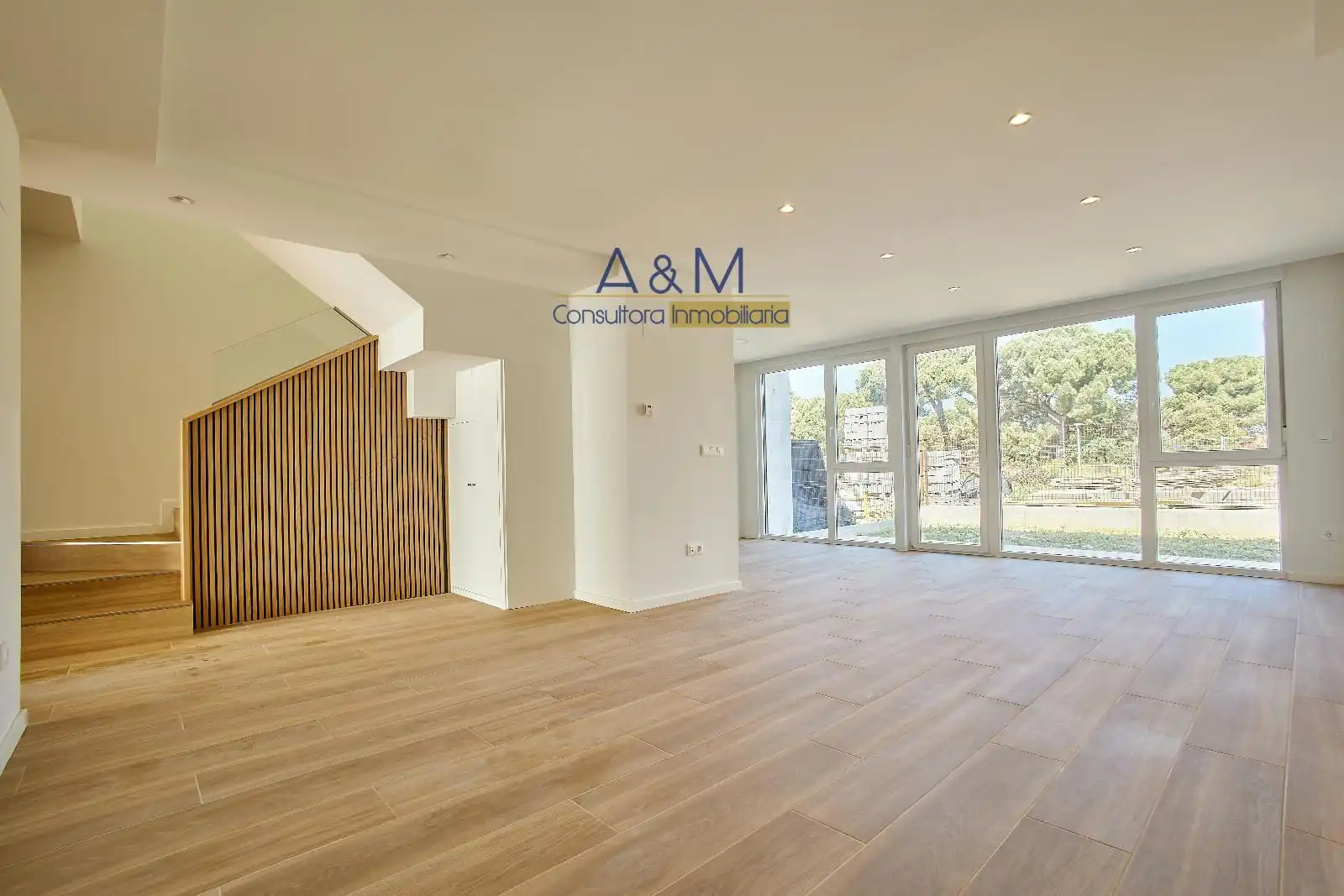 Casa adosada en venta en Laguna de Duero con Calefacción, Jardín privado y Terraza