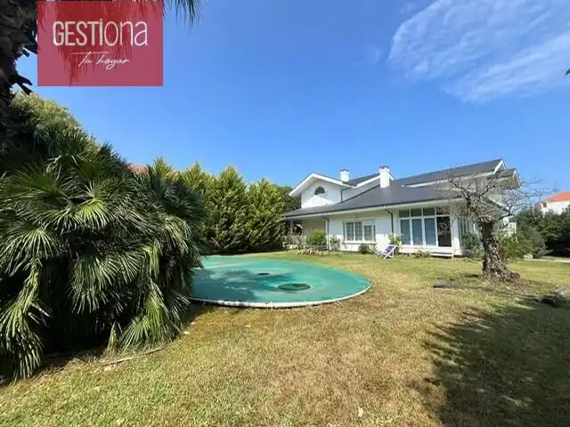 Vista exterior de Casa o chalet en venta en Noja con Calefacción, Jardín privado y Terraza