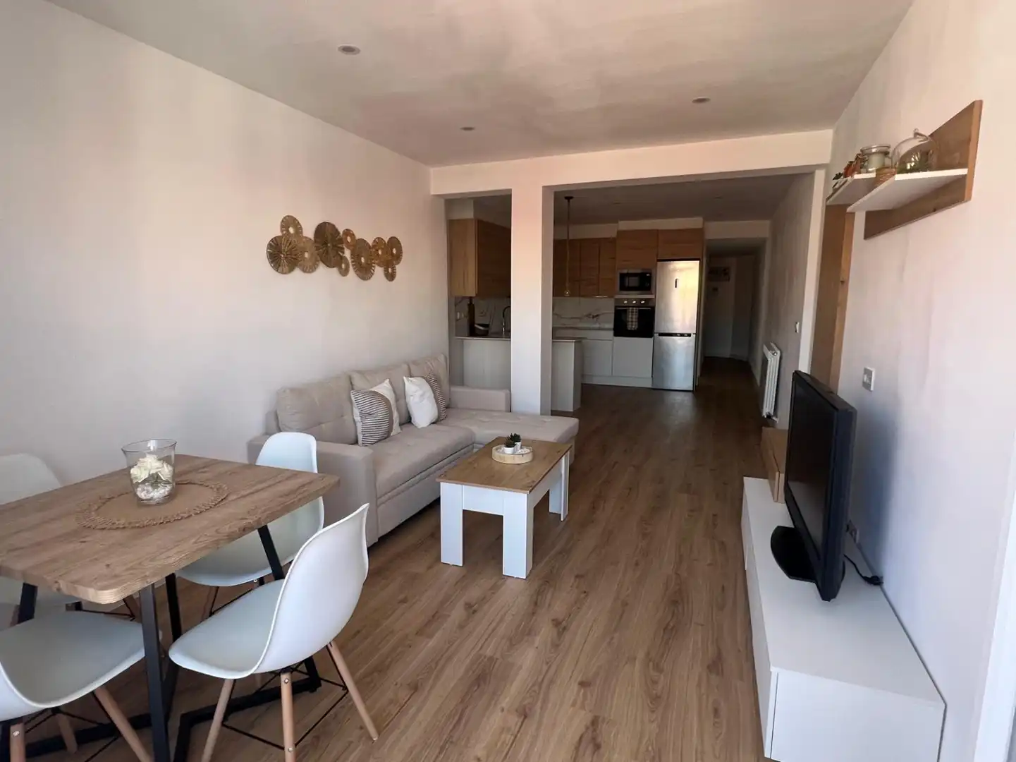 Living room of Flat for sale in  Logroño  with Heating, Furnished and Balcony