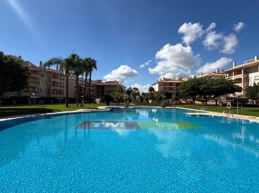 Apartament amb piscina en venda a Orihuela Costa