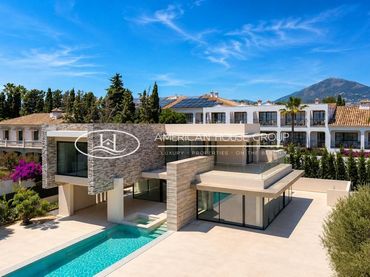Haus mit Pool zum Verkauf in San Pedro de Alcántara
