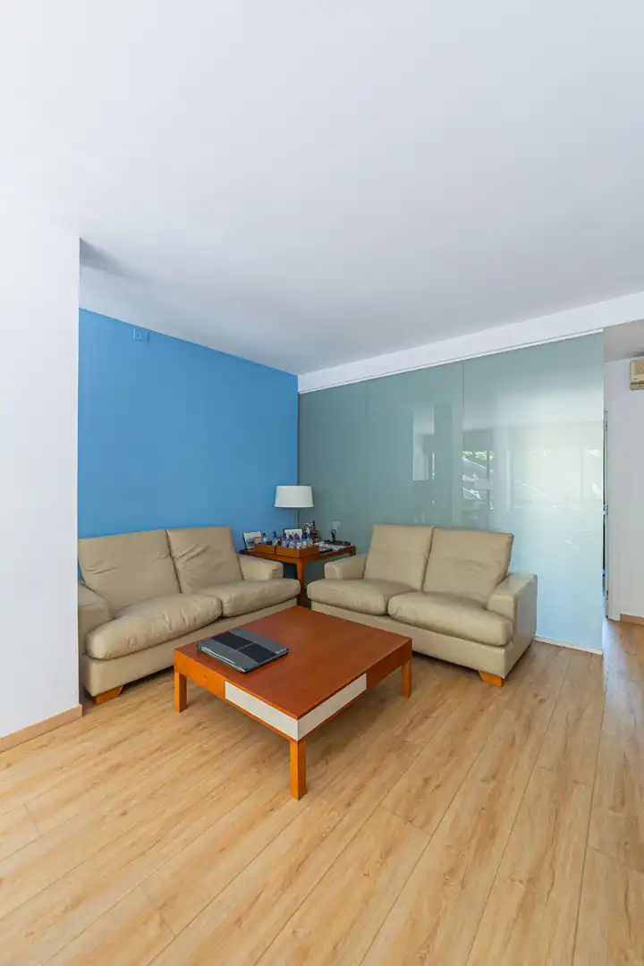 Sala d'estar de Pis en venda en Barcelona amb Aire condicionat, Calefacció i Parquet