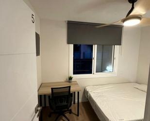 Dormitori de Apartament per a compartir en Santa Coloma de Gramenet amb Aire condicionat, Moblat i Forn