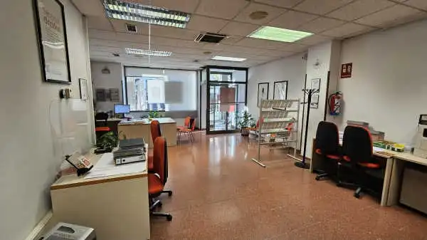 Local en venda en Ferrol amb Aire condicionat