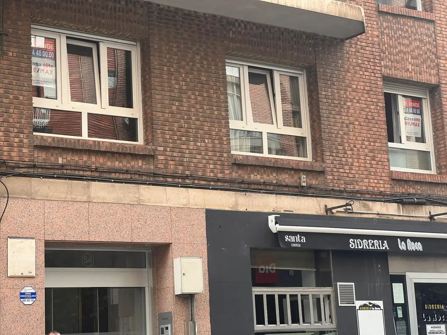 Vista exterior de Pis en venda en Gijón  amb Calefacció, Terrassa i Piscina