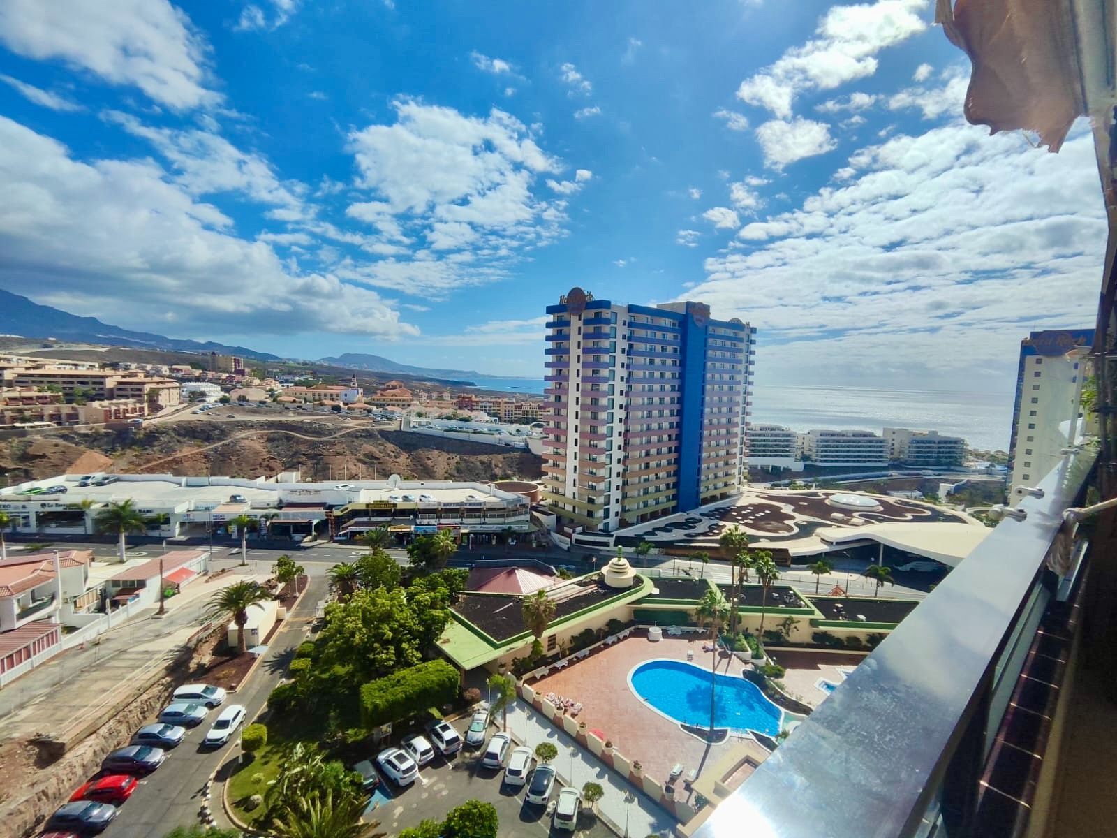 Vista exterior de Apartament en venda en Adeje amb Moblat i Piscina comunitària