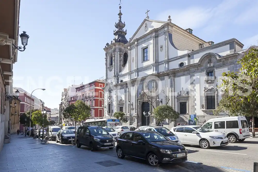Außenansicht von Wohnungen zur Miete in Madrid mit Klimaanlage, Heizung und Möbliert
