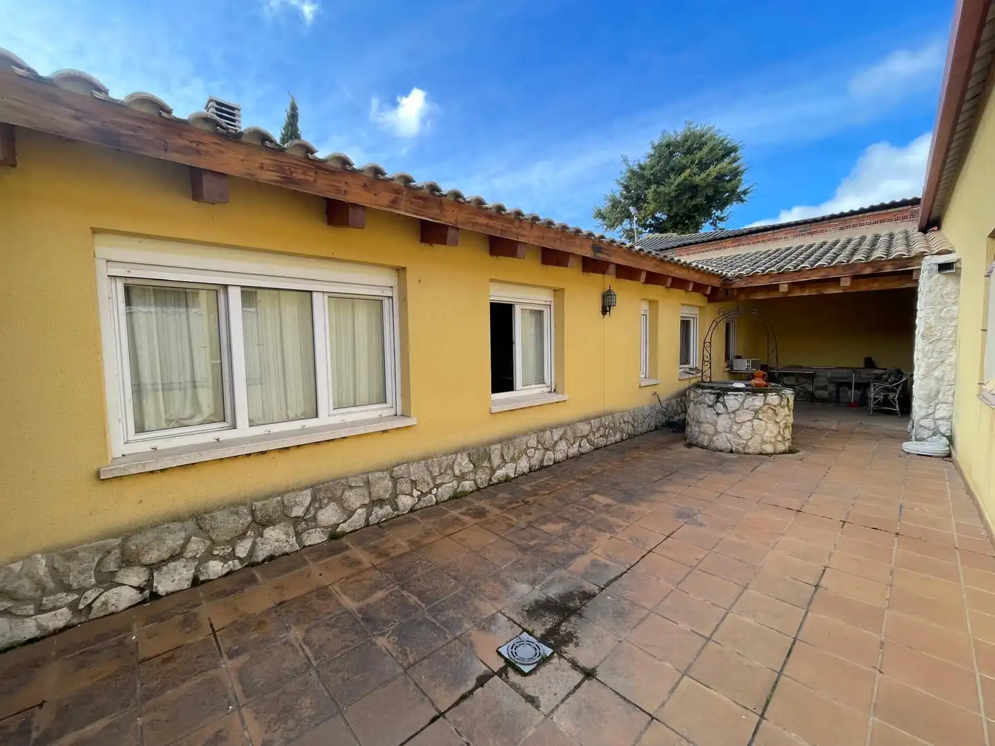 Vista exterior de Casa o chalet en venta en Esguevillas de Esgueva con Terraza, Trastero y Amueblado