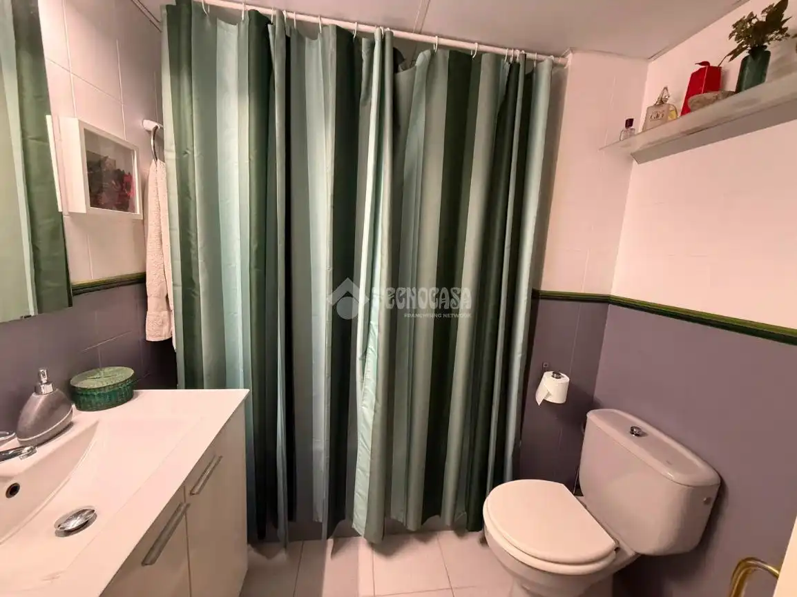 Baño de Piso en venta en Sevilla con Trastero y Balcón