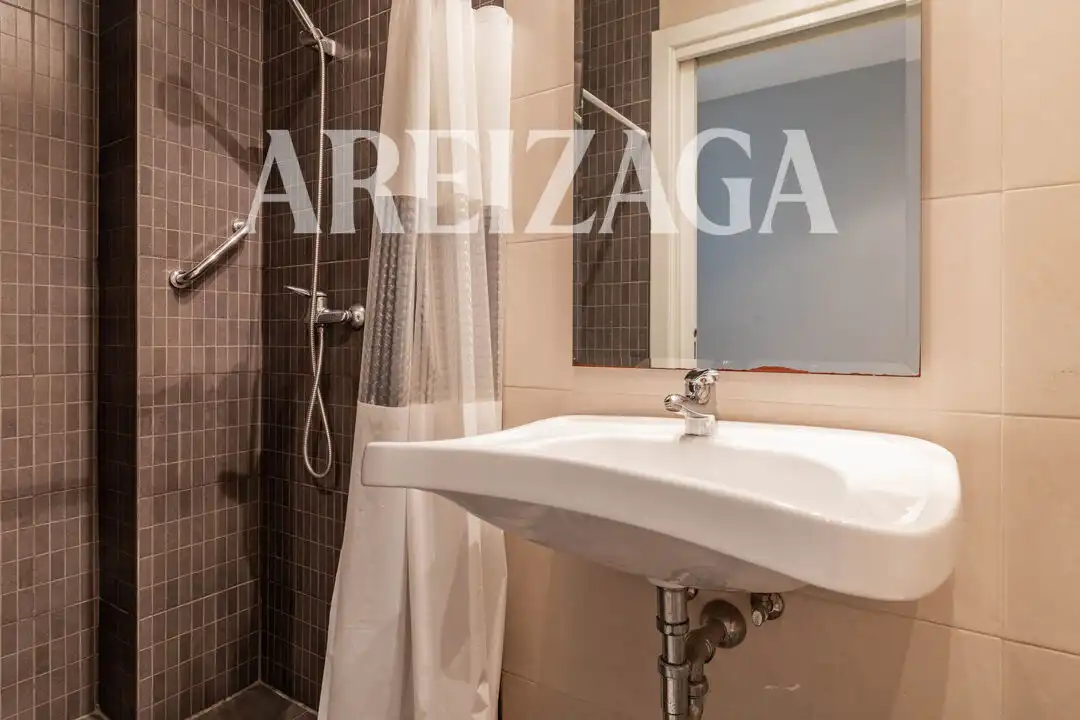 Baño de Piso en venta en Donostia - San Sebastián  con Calefacción