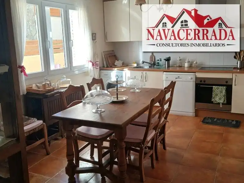 Menjador de Casa o xalet en venda en Navacerrada amb Calefacció, Jardí privat i Piscina comunitària
