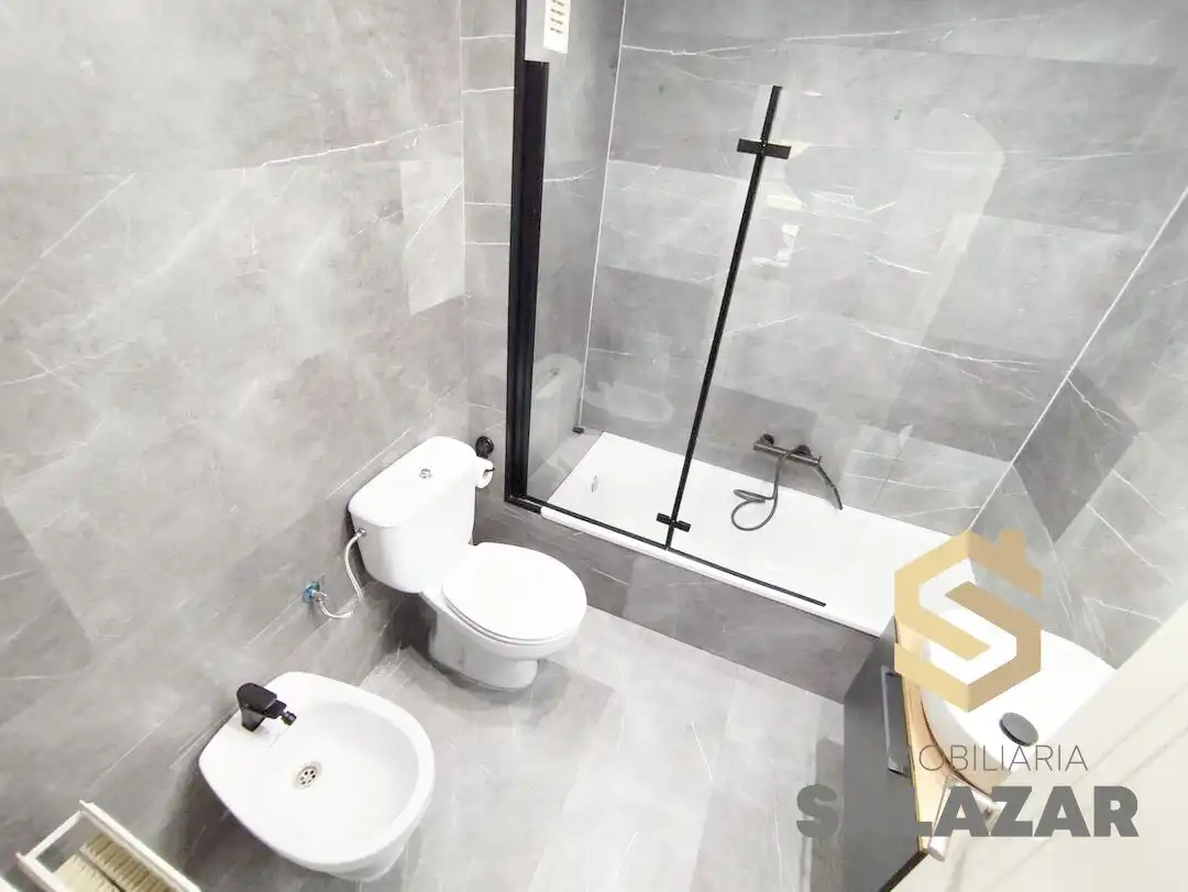 Bathroom of Flat for sale in Castro-Urdiales  with Heating, Terrace and Balcony