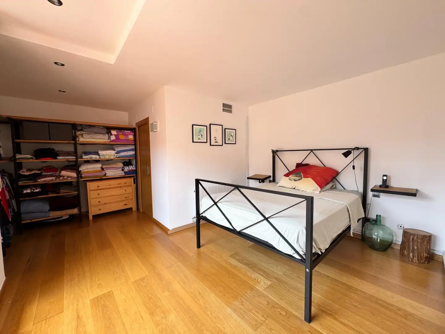 Habitación de Casa adosada en venta en Gavà con Aire acondicionado, Calefacción y Jardín privado