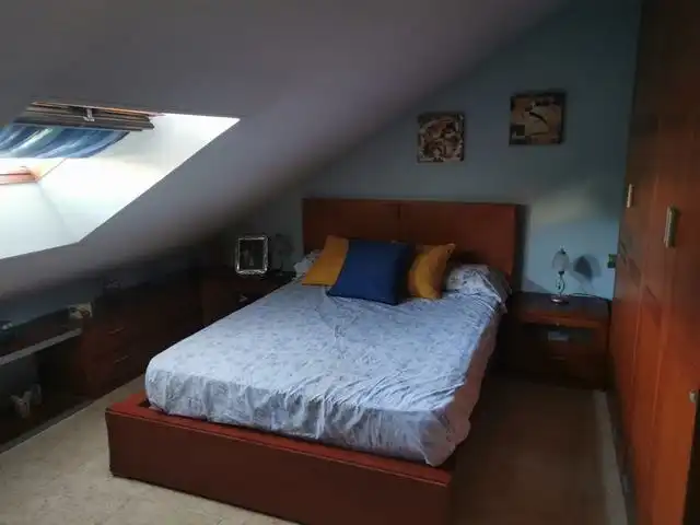 Habitación de Casa adosada en venta en Santiago de Compostela  con Calefacción, Jardín privado y Amueblado