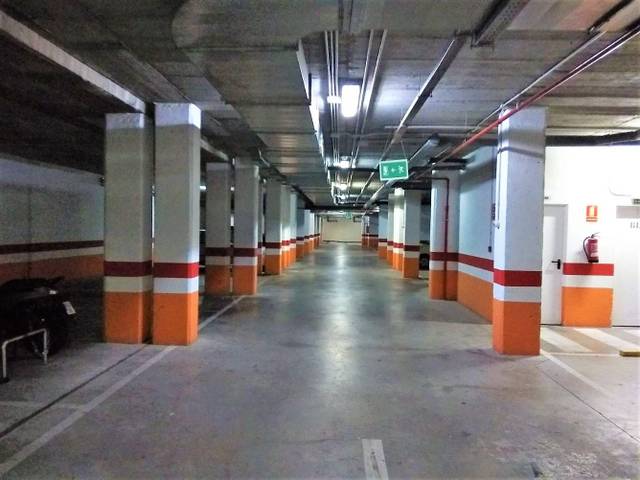 Garaje en Venta en Calle Estrella Vega en Pino Montano - Consolación