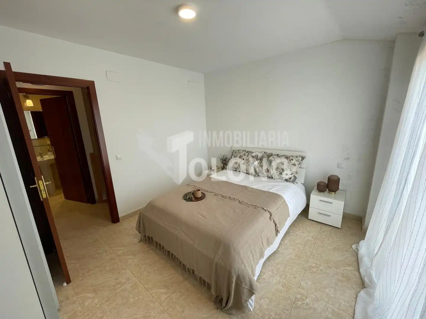 Habitación de Apartamento en venta en Castañares de Rioja con Calefacción, Terraza y Trastero