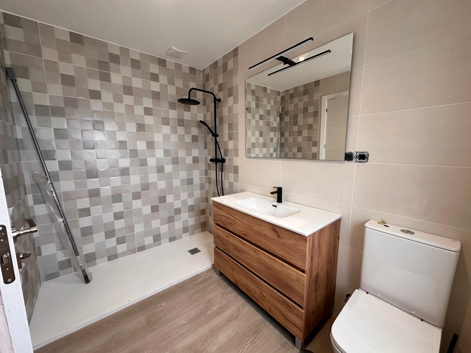 Bathroom of Flat to rent in Boqueixón  with Air Conditioner, Heating and Furnished