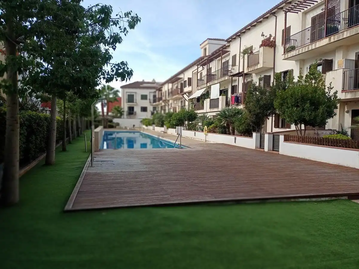 Piscina de Apartament en venda en Sant Jaume d'Enveja amb Moblat, Balcó i Piscina comunitària