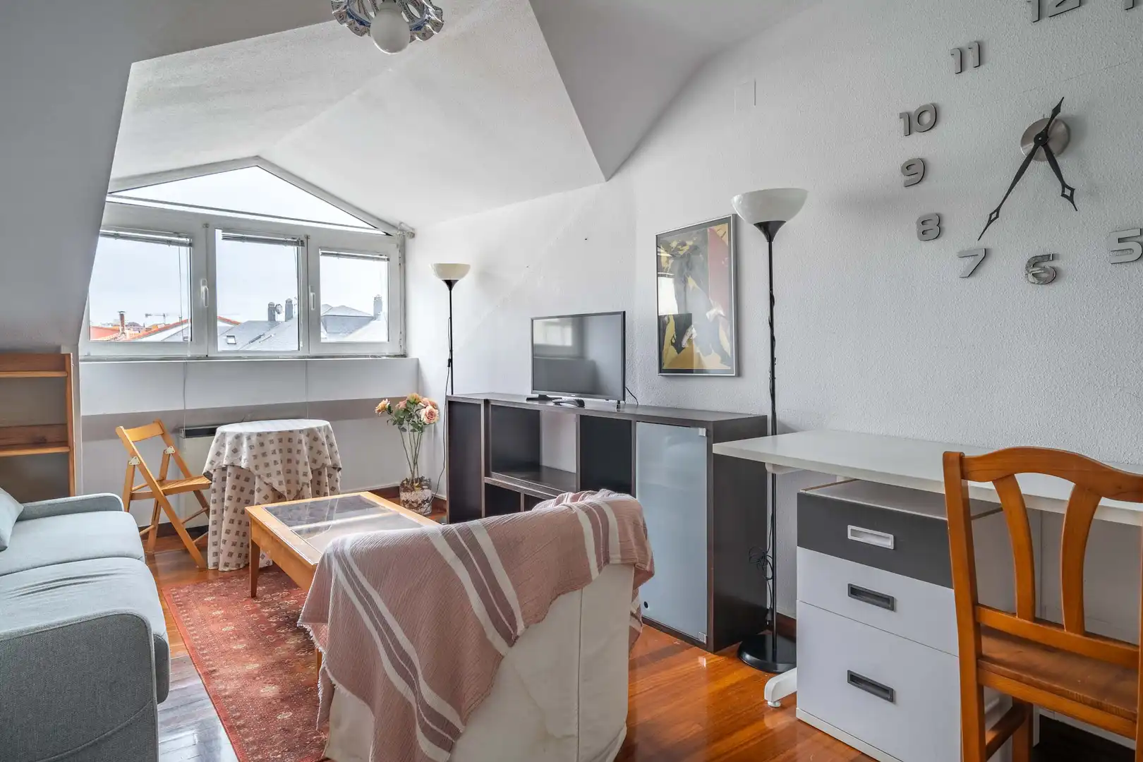 Wohnzimmer von Wohnung zur Miete in Santander mit Heizung, Parkett und Möbliert