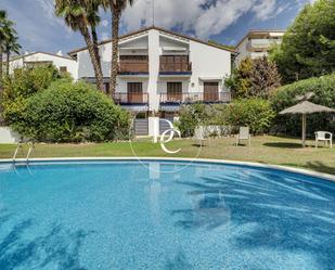 Swimming pool of House or chalet to rent in Sitges  with Balcony