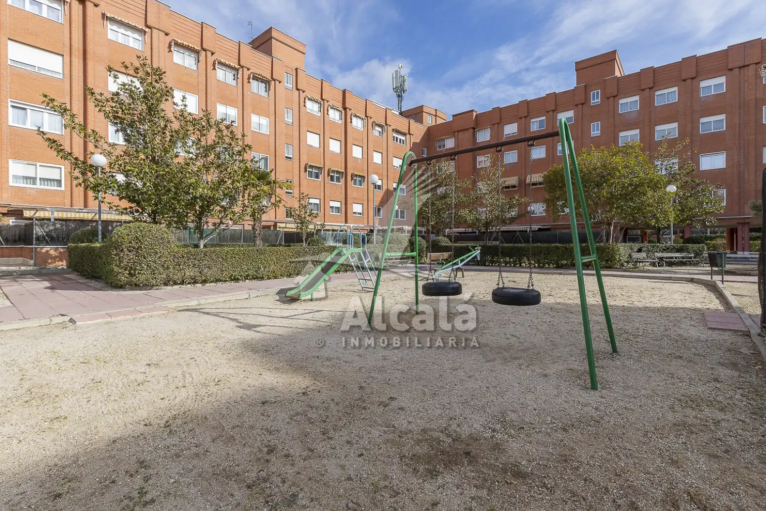 Vista exterior de Piso en venta en Alcalá de Henares con Aire acondicionado, Calefacción y Trastero