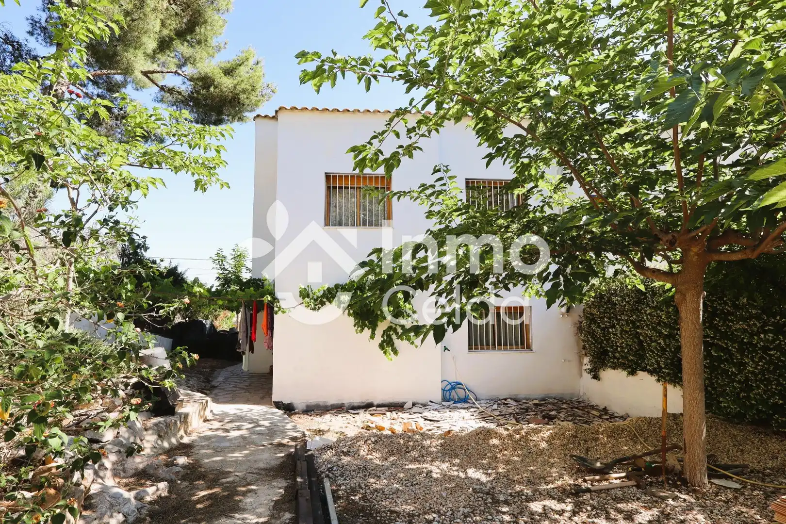 Vista exterior de Casa adosada en venta en Chiva con Calefacción, Jardín privado y Terraza