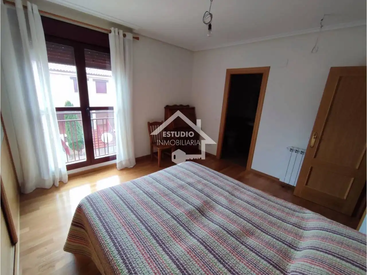 Bedroom of Detached homes for sale in Canillas de Río Tuerto  with Heating, Parquet flooring and Terrace