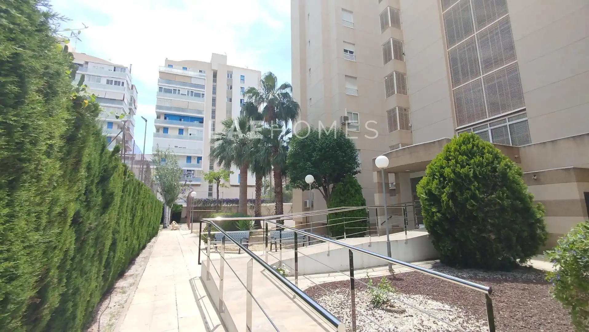 Vista exterior de Pis de lloguer en Alicante / Alacant amb Aire condicionat, Moblat i Piscina comunitària
