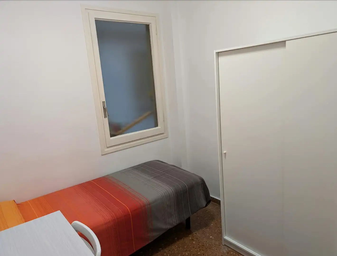 Bedroom of Flat for share in Barcelona  with Air Conditioner, Heating and Furnished