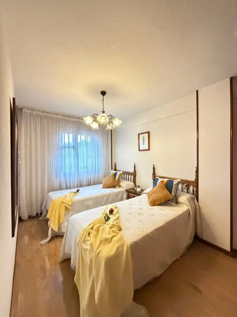 Habitación de Dúplex en venta en Corvera de Asturias con Calefacción, Parquet y Trastero