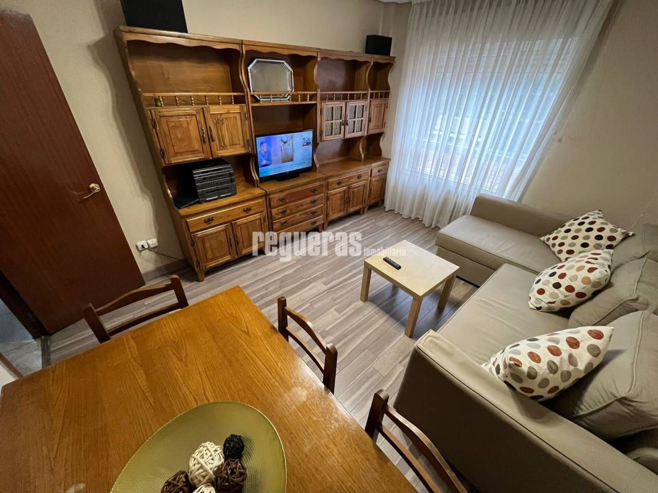 Sala d'estar de Pis en venda en Avilés amb Calefacció, Traster i Moblat