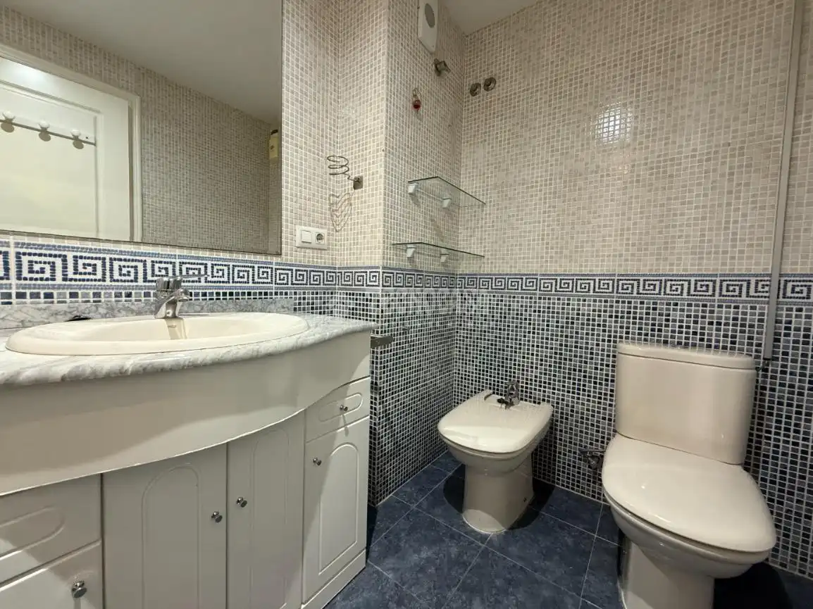 Baño de Piso en venta en San Antonio de Benagéber con Aire acondicionado, Trastero y Balcón