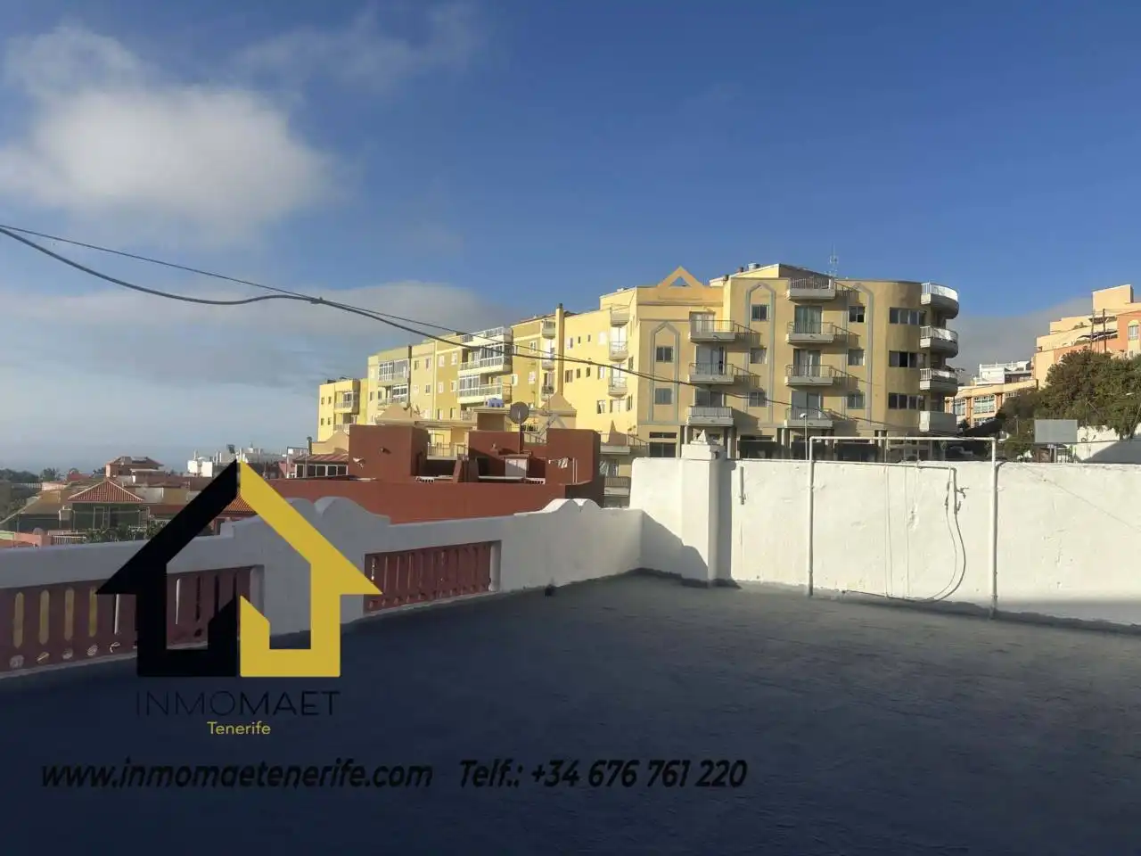 Casa amb jardí en venda a Calle Paralela del Laurel 6