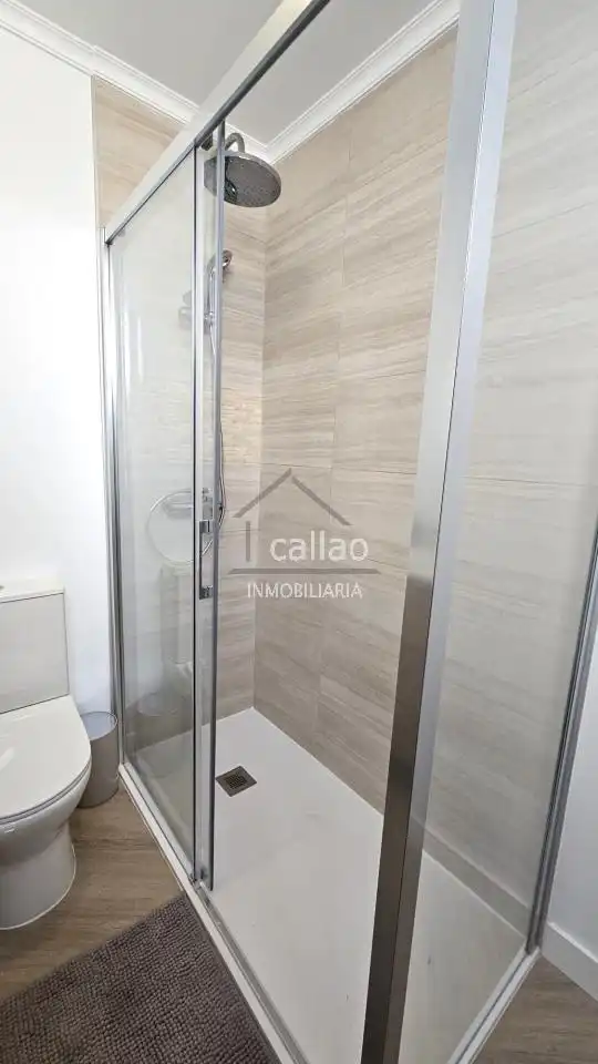 Baño de Piso para compartir en Ferrol con Calefacción y Amueblado