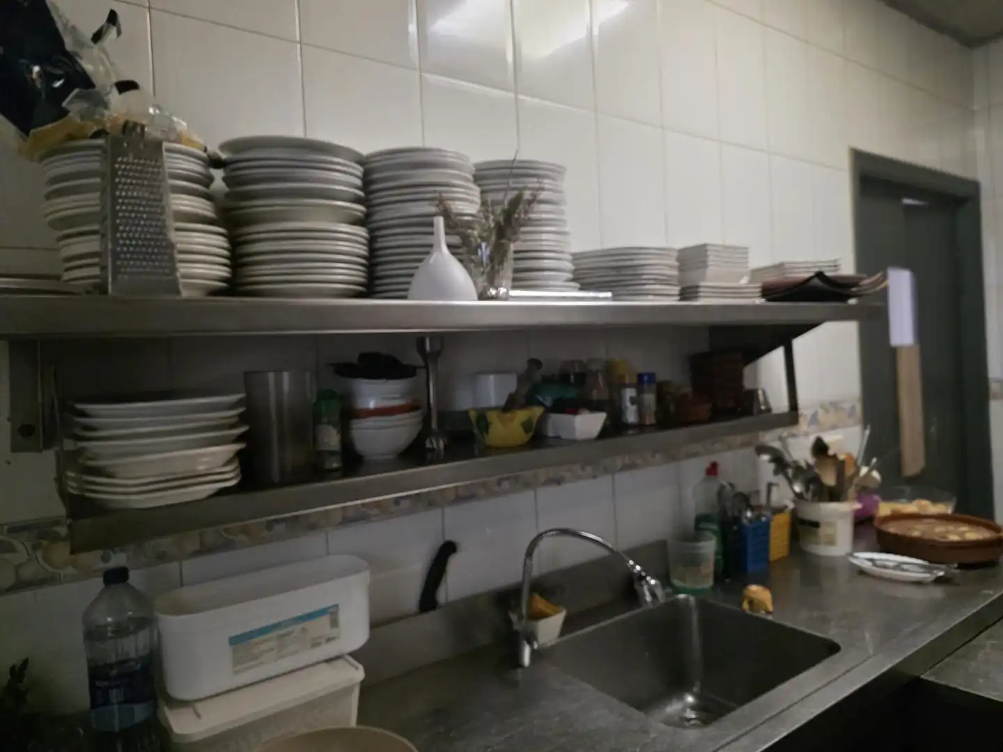 Cuina de Local de lloguer en Amposta amb Aire condicionat i Moblat