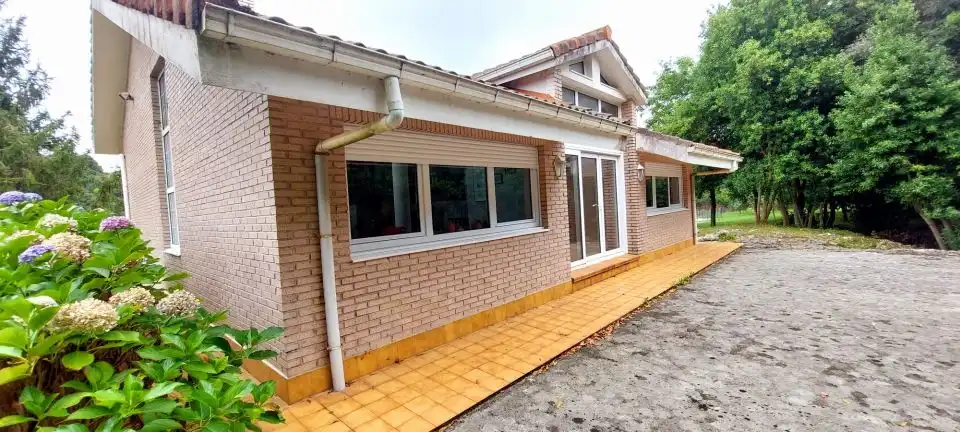 Außenansicht von Haus oder Chalet zum Verkauf in Camargo mit Heizung