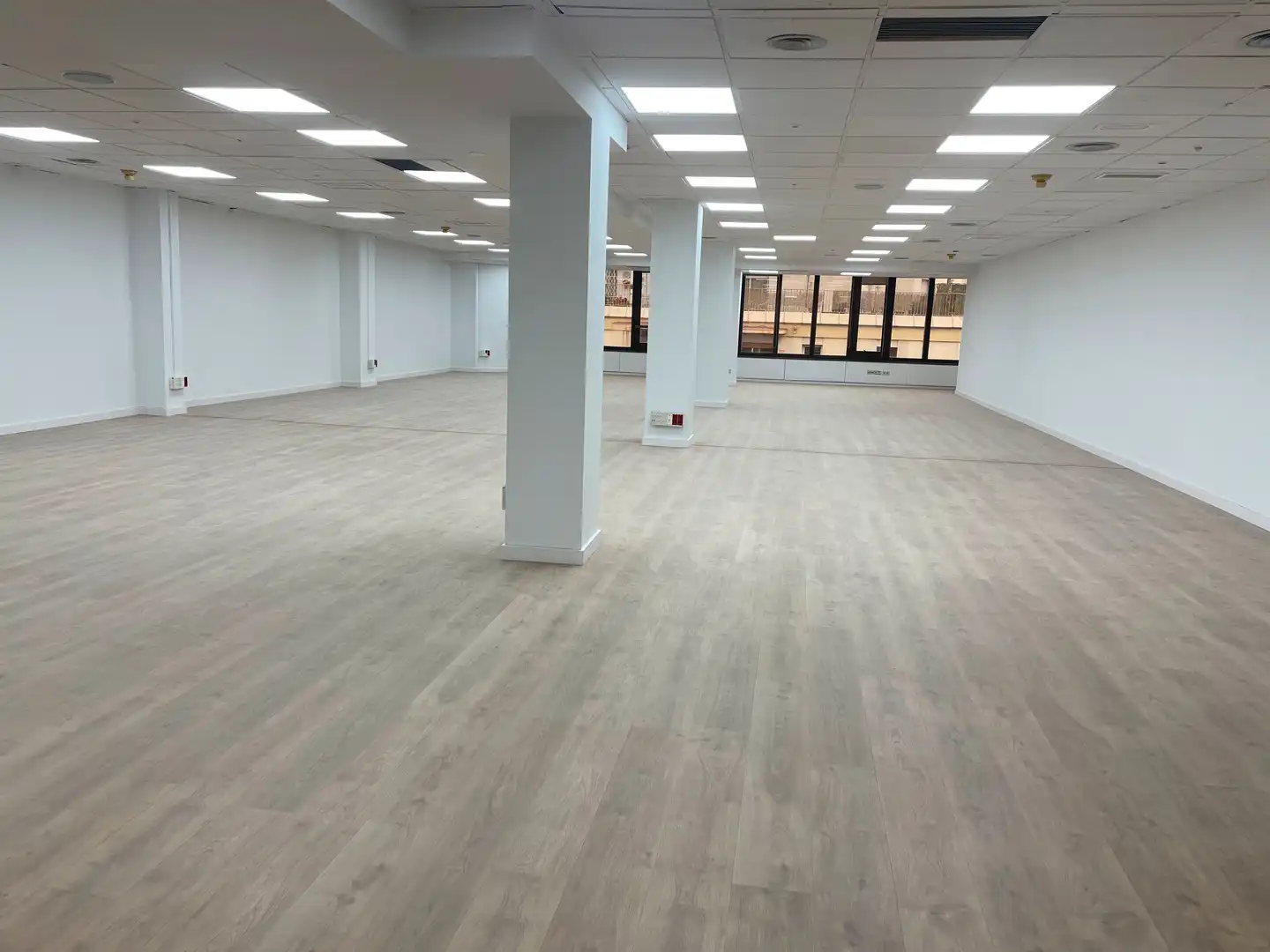 Office for rent in Barcelona  with Air Conditioner