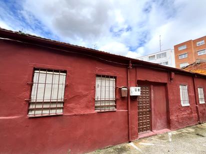 Exterior view of Single-family semi-detached for sale in Valladolid Capital