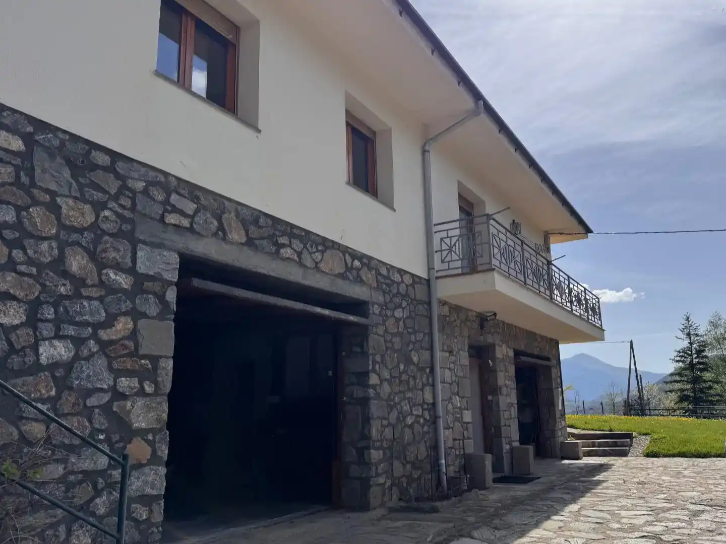 Vista exterior de Casa o xalet en venda en Planoles amb Balcó
