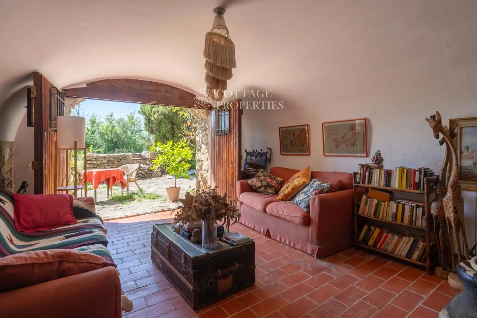 Sala de estar de Finca rústica en venta en Maià de Montcal con Calefacción y Piscina