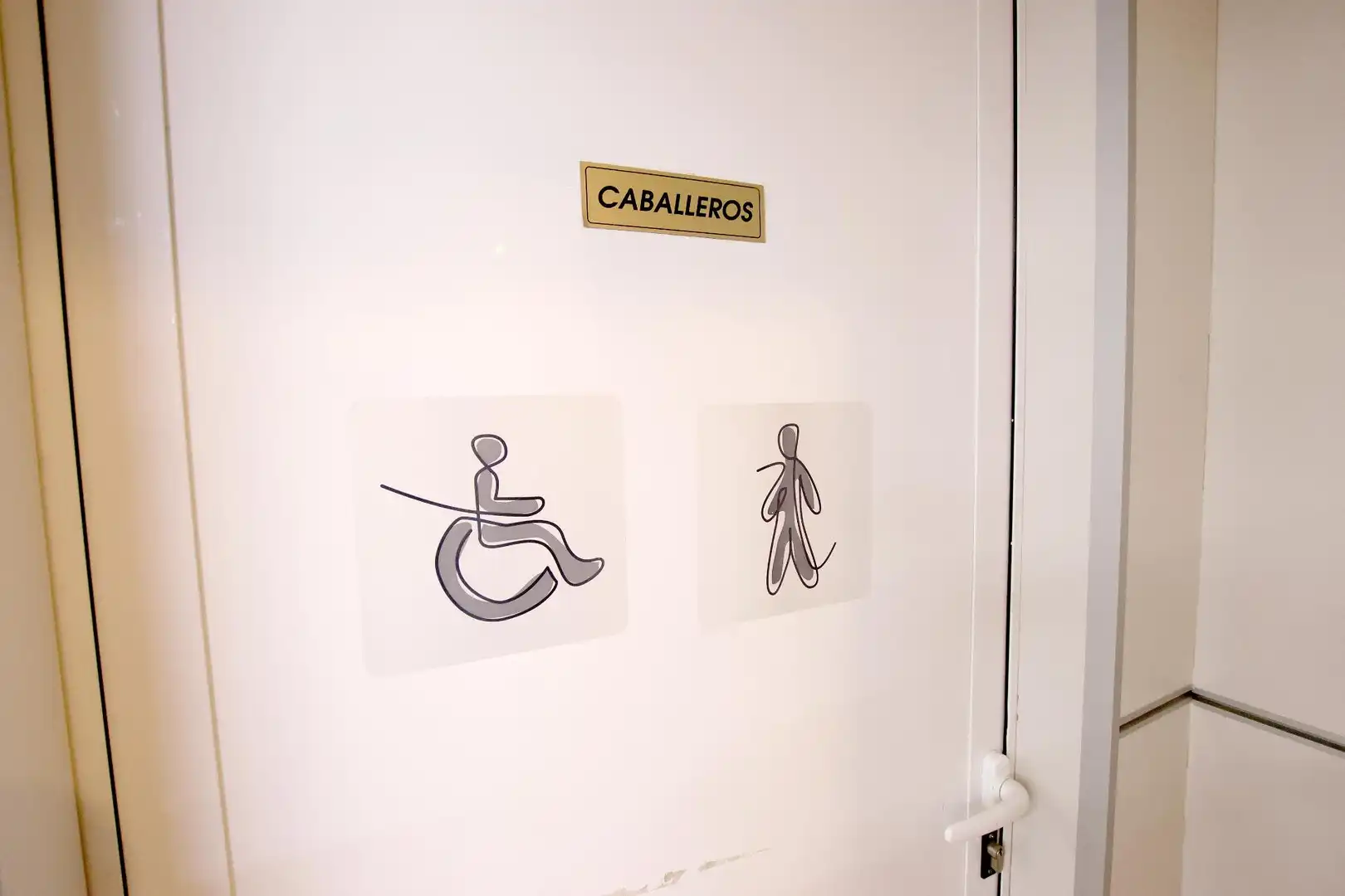 Bany de Local en venda en Puebla de la Calzada amb Aire condicionat